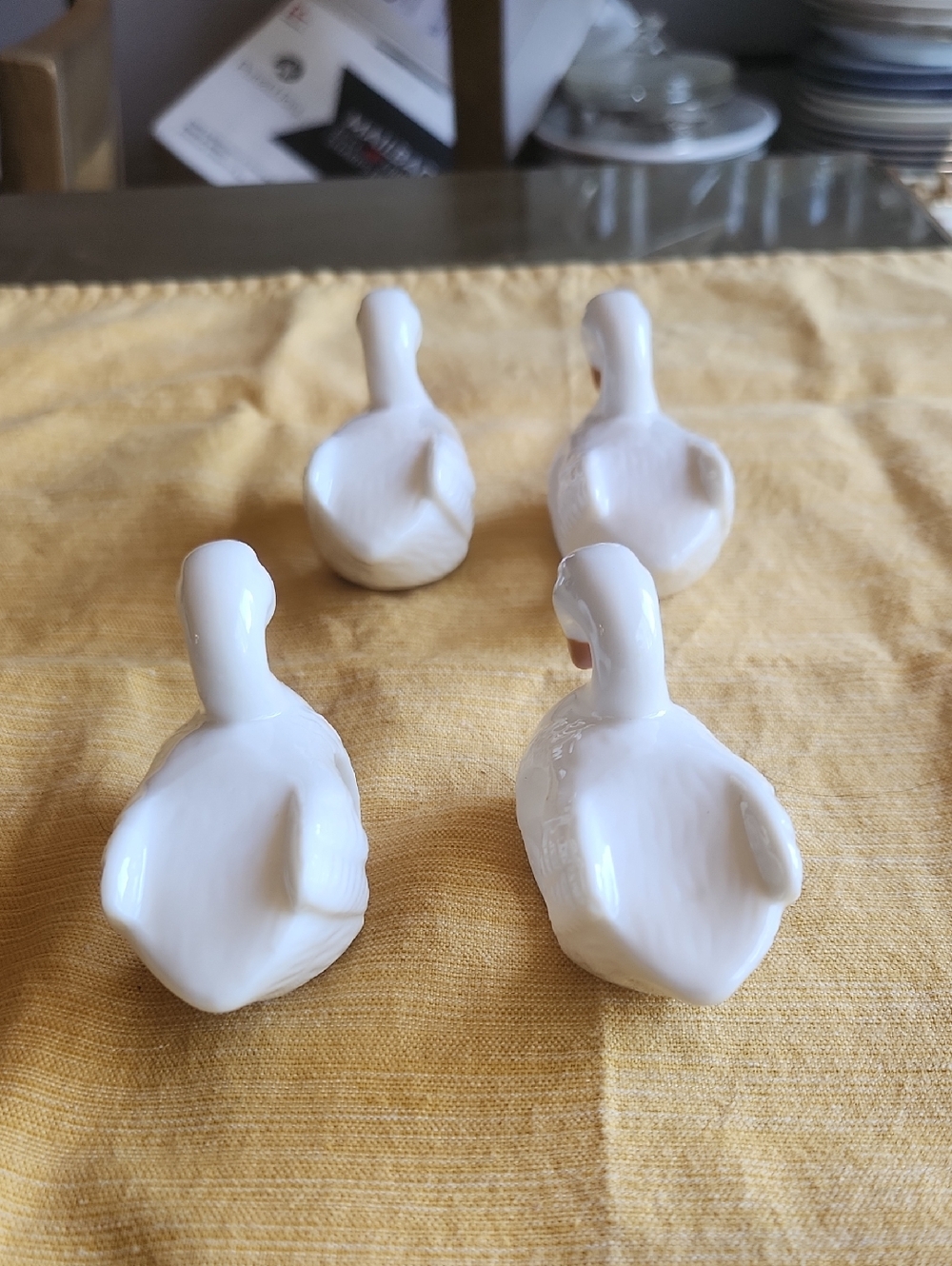 Set of 4 White Ceramic Swan Napkin Rings Home Dining Tavle Setting - Picture 3 of 9